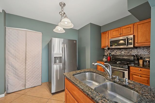 4226 W Haddon Avenue, Chicago, IL 60651