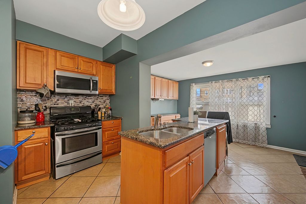 4226 W Haddon Avenue, Chicago, IL 60651 — photo 2