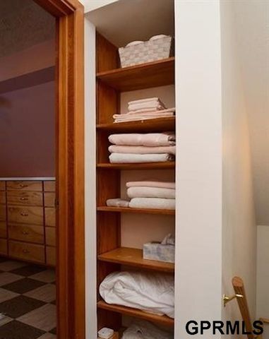 2146 S 35Th Street, Omaha, NE 68105