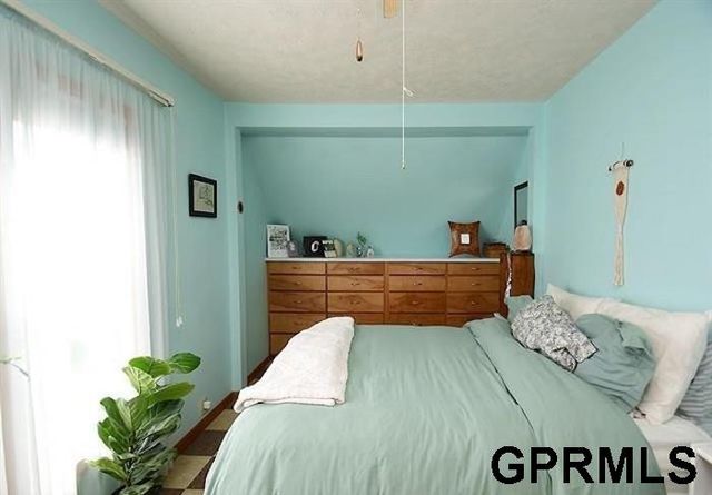 2146 S 35Th Street, Omaha, NE 68105