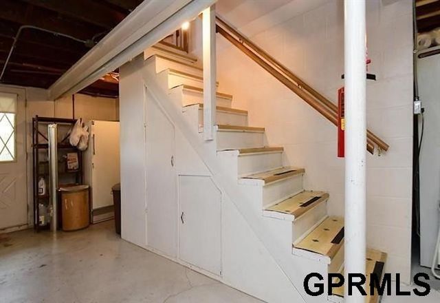 2146 S 35Th Street, Omaha, NE 68105