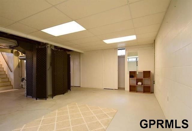 2146 S 35Th Street, Omaha, NE 68105