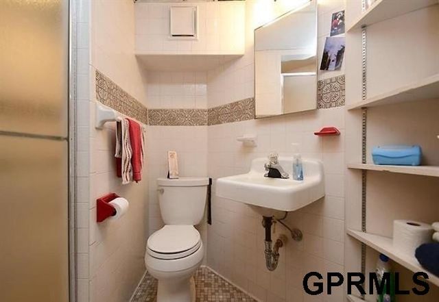 2146 S 35Th Street, Omaha, NE 68105