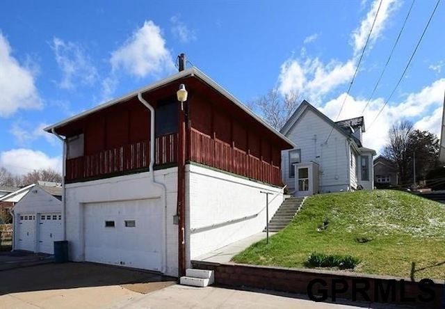 2146 S 35Th Street, Omaha, NE 68105