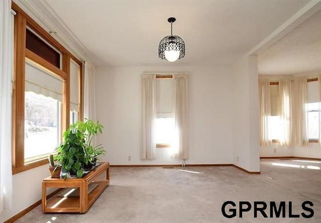 2146 S 35Th Street, Omaha, NE 68105