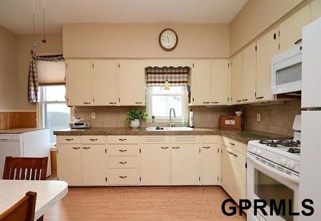 2146 S 35Th Street, Omaha, NE 68105