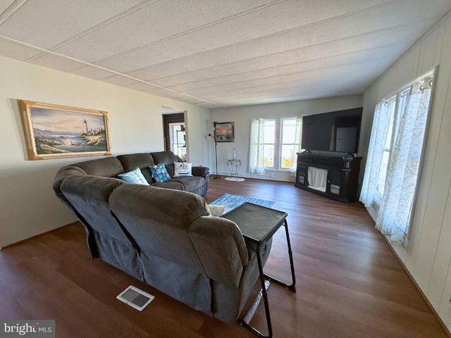 17 SUSAN DRIVE, Barnegat, NJ 08005