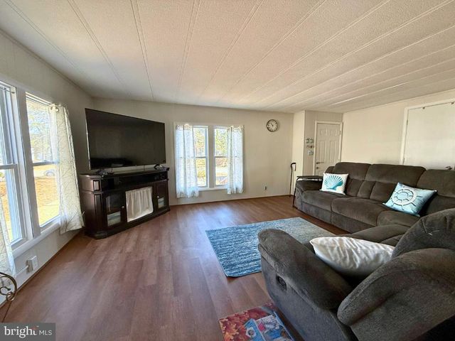 17 SUSAN DRIVE, Barnegat, NJ 08005
