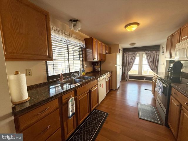 17 SUSAN DRIVE, Barnegat, NJ 08005