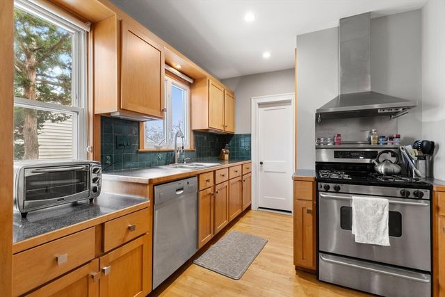 35 Richardson St 2, Wakefield, MA 01880