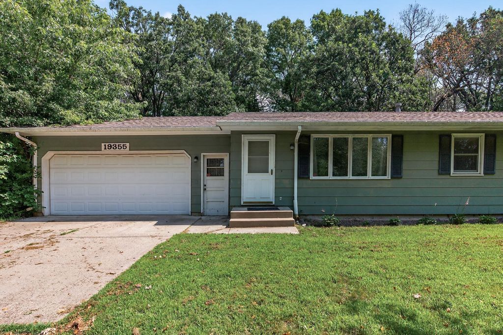 19355 University Avenue, East Bethel, MN 55011