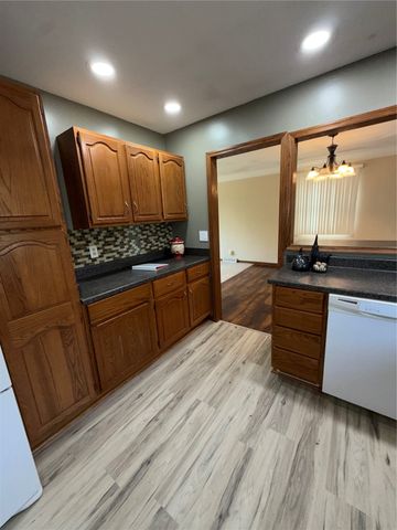 1826 Garry Avenue NW, Cedar Rapids, IA 52405