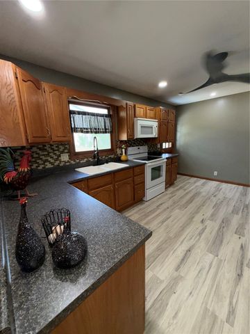 1826 Garry Avenue NW, Cedar Rapids, IA 52405