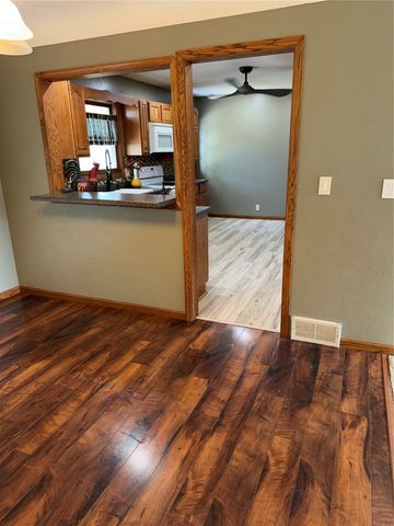1826 Garry Avenue NW, Cedar Rapids, IA 52405