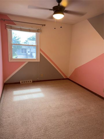 1826 Garry Avenue NW, Cedar Rapids, IA 52405