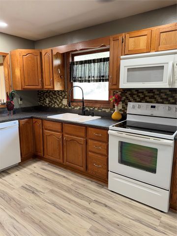 1826 Garry Avenue NW, Cedar Rapids, IA 52405