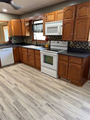 1826 Garry Avenue NW, Cedar Rapids, IA 52405