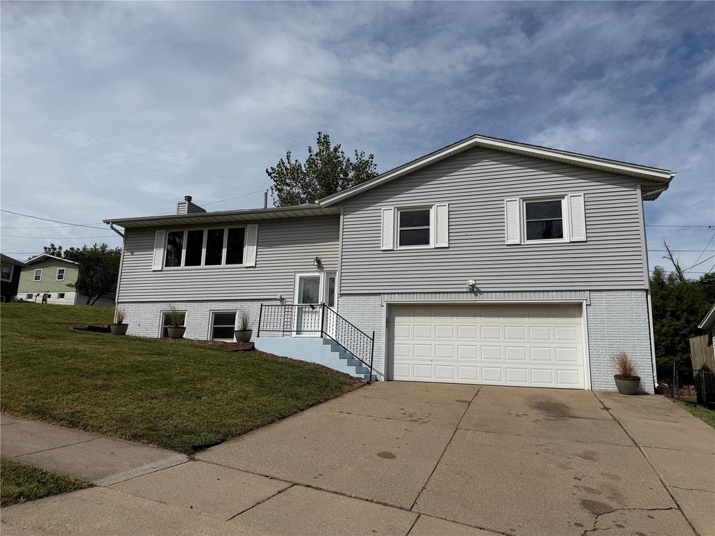 1826 Garry Avenue NW, Cedar Rapids, IA 52405