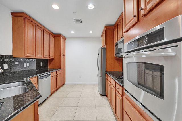 16135 Emerald Estates Dr 166 166, Weston, FL 33331
