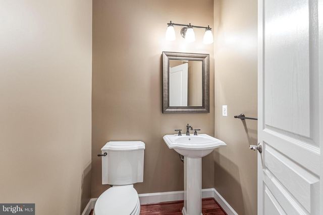 2654 S KENMORE CT, Arlington, VA 22206