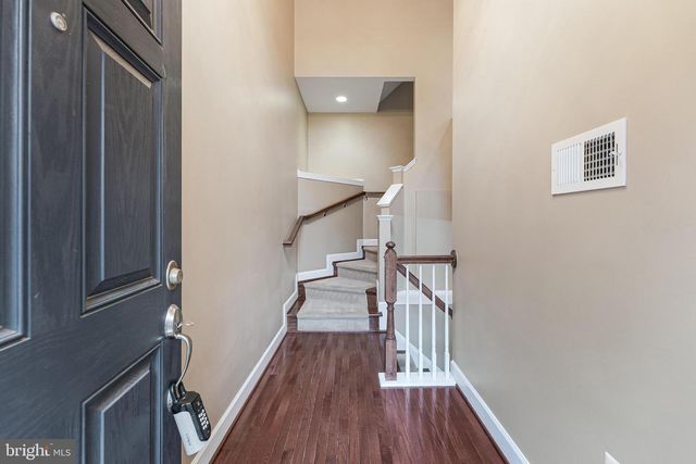 2654 S KENMORE CT, Arlington, VA 22206