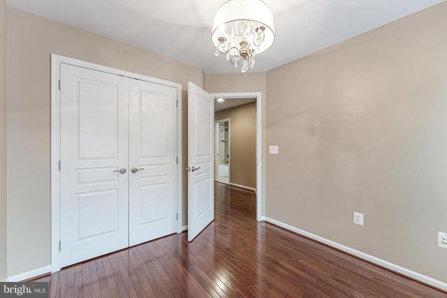 2654 S KENMORE CT, Arlington, VA 22206