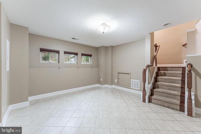 2654 S KENMORE CT, Arlington, VA 22206