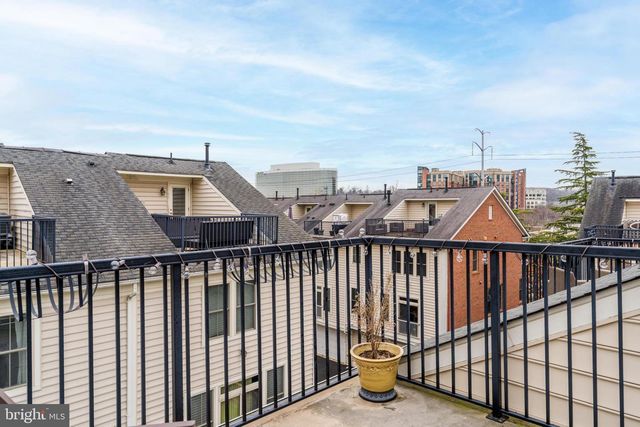 2654 S KENMORE CT, Arlington, VA 22206