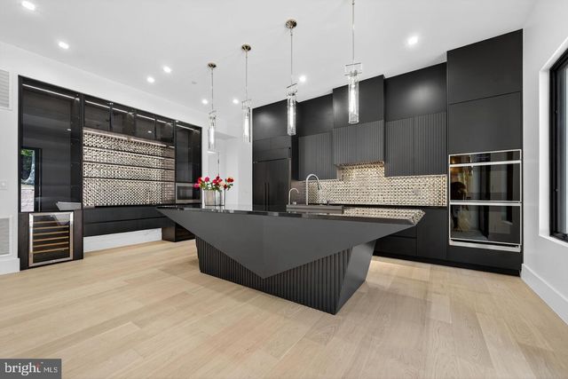 4509 FOXHALL CRES NW, Washington, DC 20007