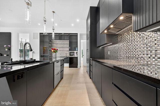 4509 FOXHALL CRES NW, Washington, DC 20007