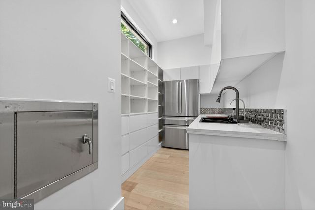 4509 FOXHALL CRES NW, Washington, DC 20007