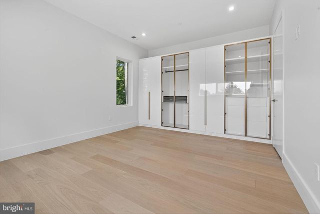 4509 FOXHALL CRES NW, Washington, DC 20007
