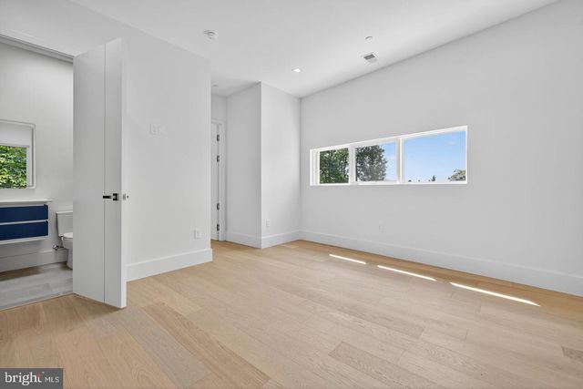 4509 FOXHALL CRES NW, Washington, DC 20007