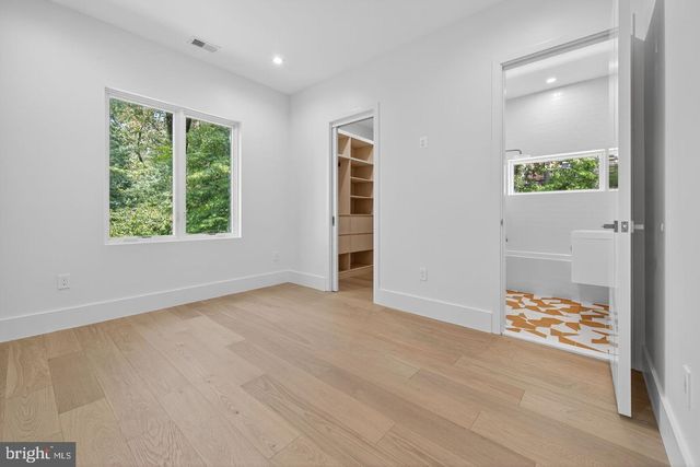 4509 FOXHALL CRES NW, Washington, DC 20007