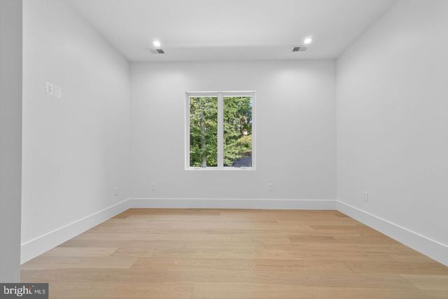 4509 FOXHALL CRES NW, Washington, DC 20007