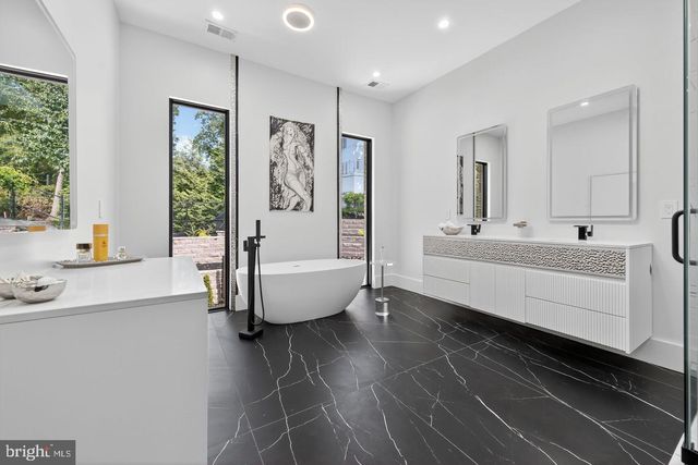 4509 FOXHALL CRES NW, Washington, DC 20007