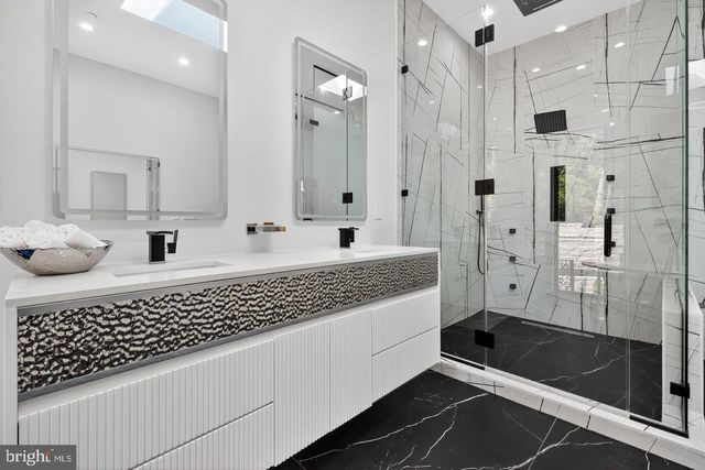 4509 FOXHALL CRES NW, Washington, DC 20007
