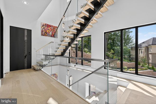 4509 FOXHALL CRES NW, Washington, DC 20007