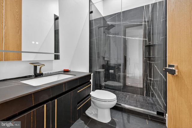 4509 FOXHALL CRES NW, Washington, DC 20007