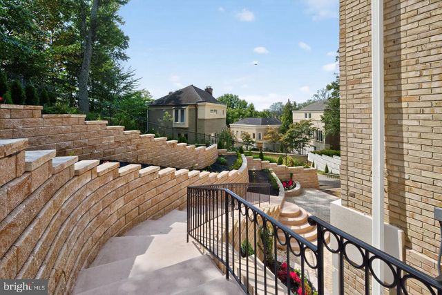 4509 FOXHALL CRES NW, Washington, DC 20007