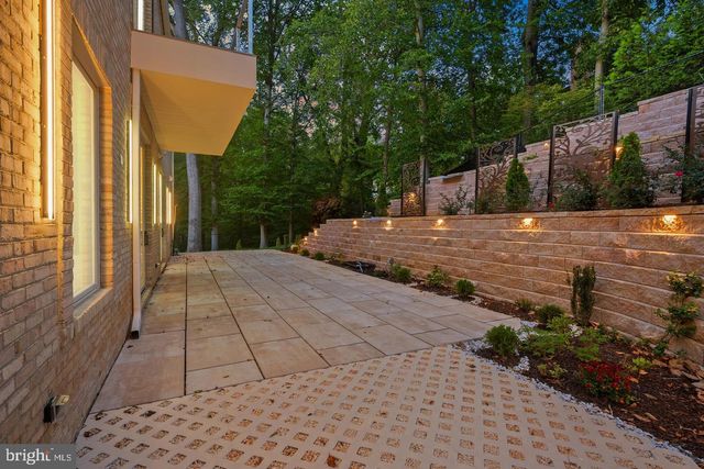 4509 FOXHALL CRES NW, Washington, DC 20007