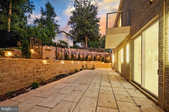 4509 FOXHALL CRES NW, Washington, DC 20007