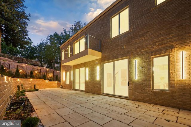 4509 FOXHALL CRES NW, Washington, DC 20007