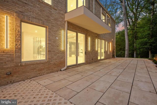 4509 FOXHALL CRES NW, Washington, DC 20007
