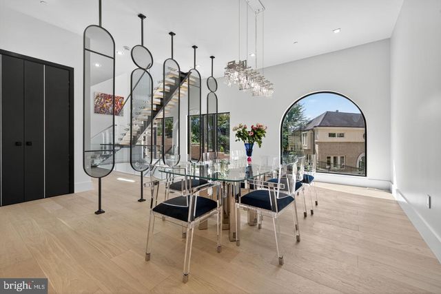4509 FOXHALL CRES NW, Washington, DC 20007