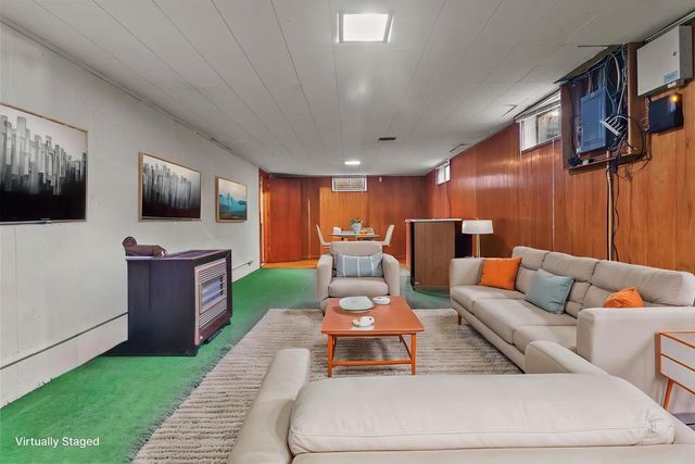 236 W Rockwell STREET, Elkhorn, WI 53121