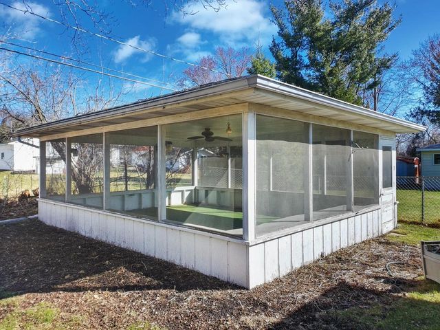 236 W Rockwell STREET, Elkhorn, WI 53121