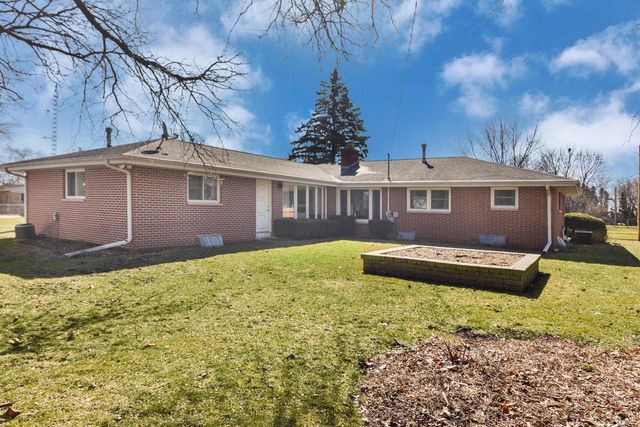 236 W Rockwell STREET, Elkhorn, WI 53121