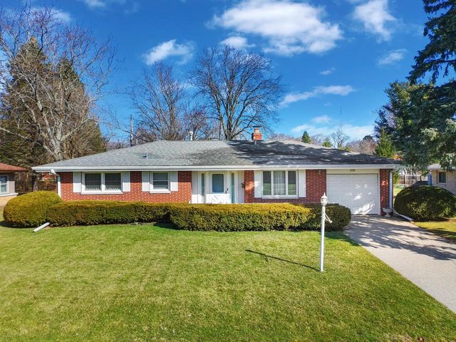 236 W Rockwell STREET, Elkhorn, WI 53121