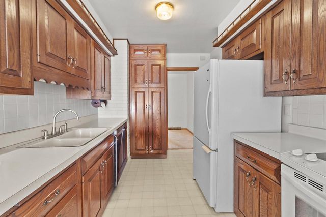 236 W Rockwell STREET, Elkhorn, WI 53121